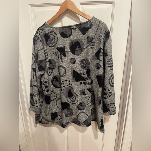 Ali Miles Black, Gray and White Ebony Textured Blouse - Picture 3 of 4